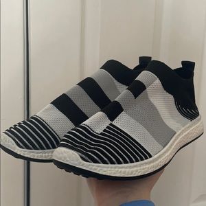 Slip-On Knit Women's Sneakers in Black and Gray